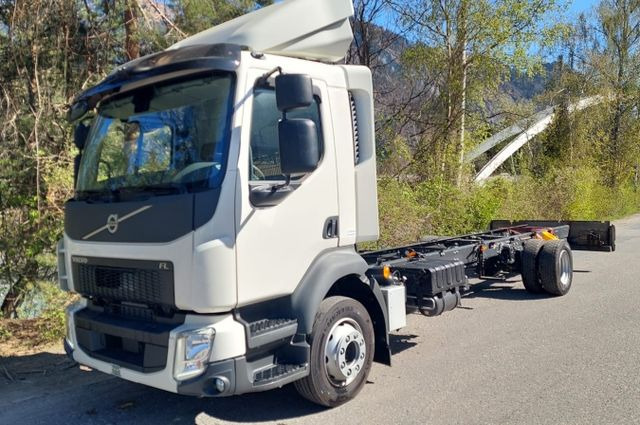 Volvo FL280 4x2, E6, Wohnwagen + 2 Pferdeplaetze Volvo FL280 4x2, E6, 7.40m Chassis, Fahrgestell - Horse truck: picture 1 Volvo FL280 4x2, E6, Wohnwagen + 2 Pferdeplaetze Volvo FL280 4x2, E6, 7.40m Chassis, Fahrgestell - Horse truck: picture 1