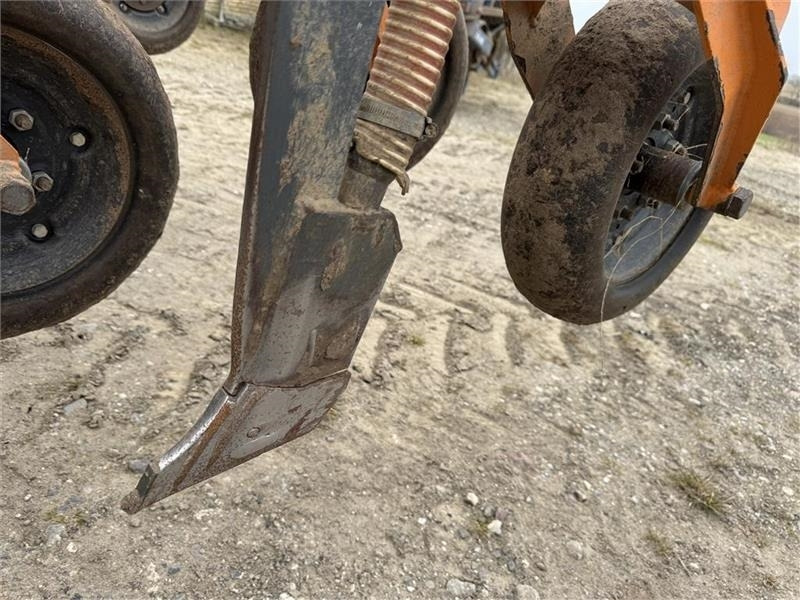 Mzuri Pro-Till 4T Med en del extra tilbehør/reserv - Seed drill: picture 3 Mzuri Pro-Till 4T Med en del extra tilbehør/reserv - Seed drill: picture 3