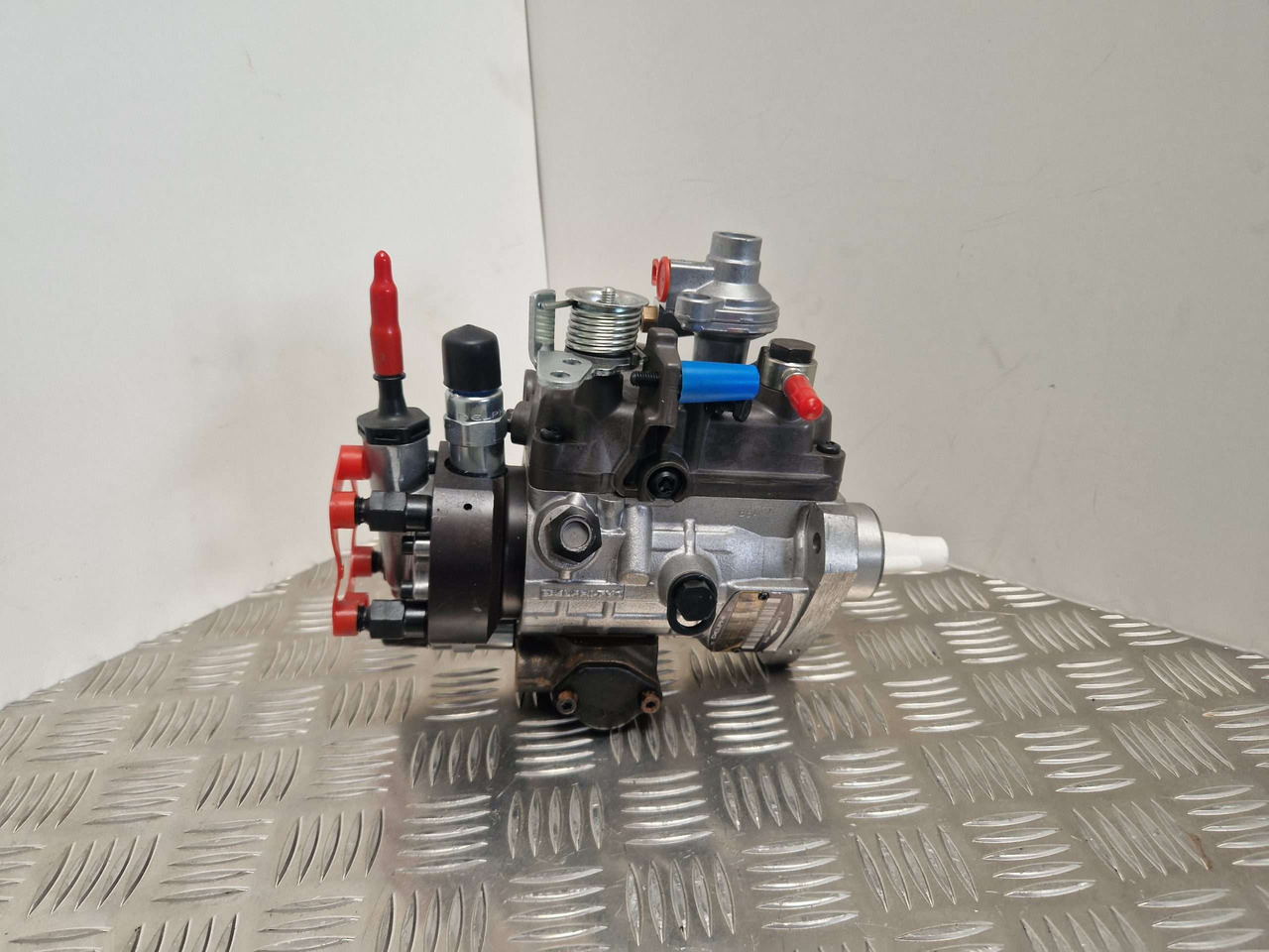 320/06936 12V injection pump 9520A891G Delphi - Engine and parts for Construction machinery: picture 1 320/06936 12V injection pump 9520A891G Delphi - Engine and parts for Construction machinery: picture 1