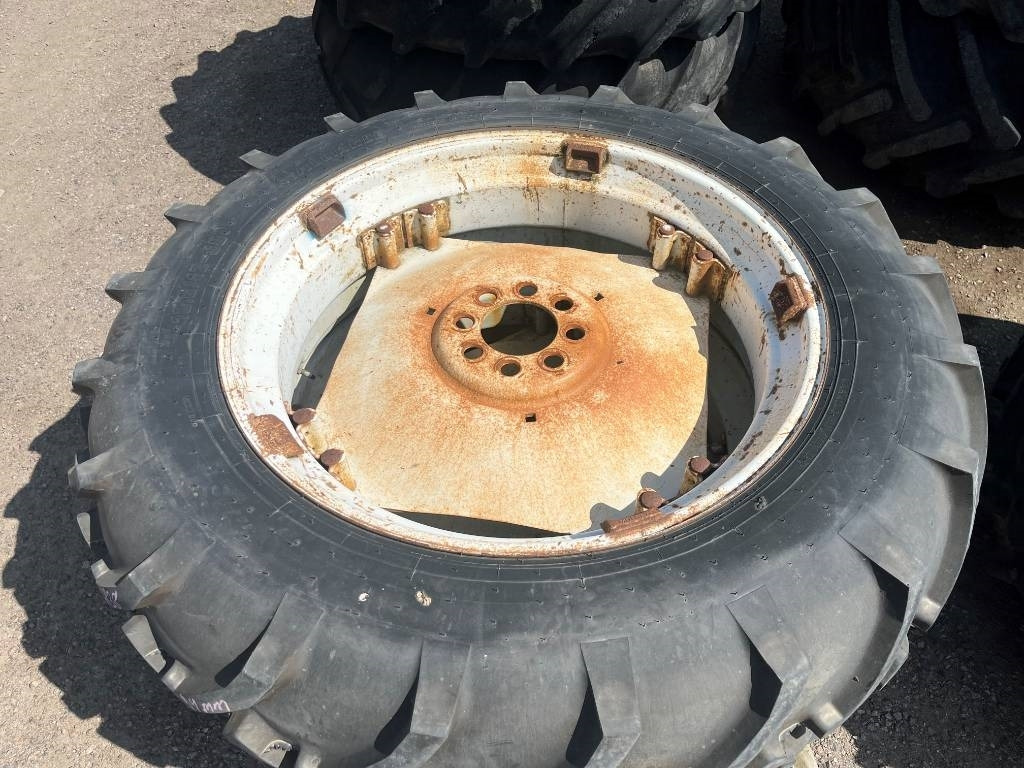 Alliance 13,6-38 Däck På Ford fälg - Tire for Agricultural machinery: picture 3 Alliance 13,6-38 Däck På Ford fälg - Tire for Agricultural machinery: picture 3