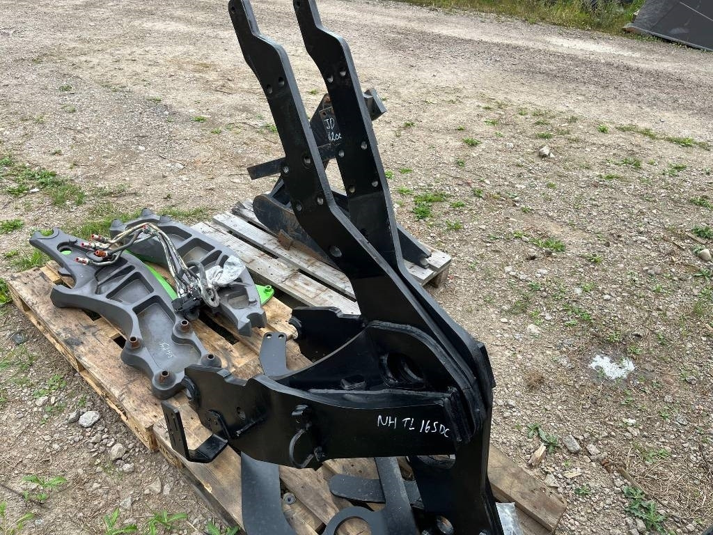 Lastarfäste Trima Ålö Quicke till New Holland T6 1 - Front loader for tractor: picture 2 Lastarfäste Trima Ålö Quicke till New Holland T6 1 - Front loader for tractor: picture 2