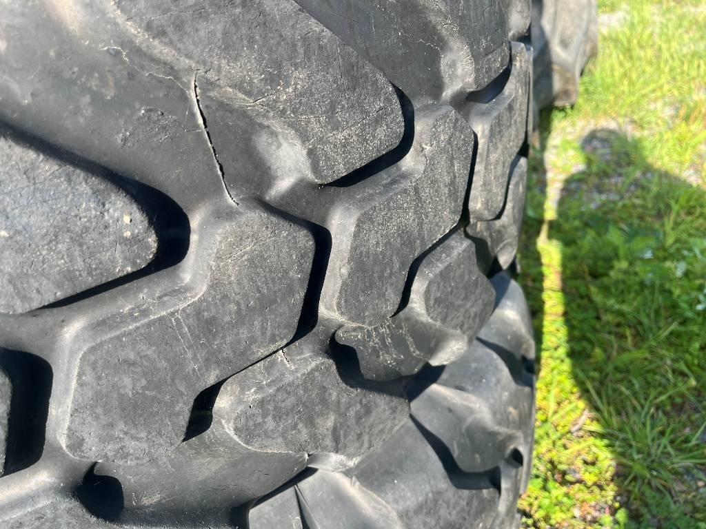 Mitas 405 70 R20 till Volvo L30 L35 - Tire for Construction machinery: picture 3 Mitas 405 70 R20 till Volvo L30 L35 - Tire for Construction machinery: picture 3