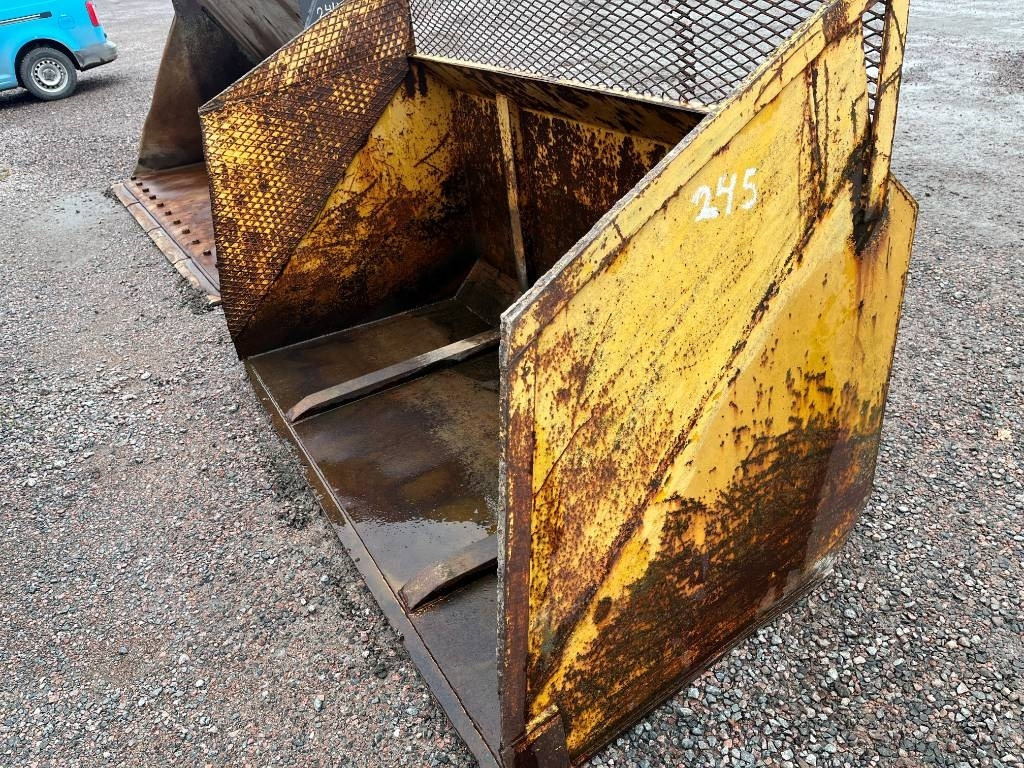 Snöskopa / Lättmatrialskopa Lilla Bm fästet - Bucket for Construction machinery: picture 3 Snöskopa / Lättmatrialskopa Lilla Bm fästet - Bucket for Construction machinery: picture 3