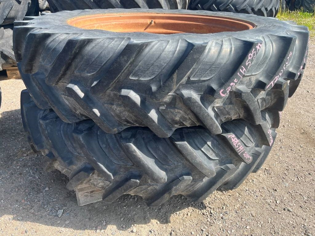 Taurus 13,6-R38 på fälg Case , MF , BM , IH - Tire for Agricultural machinery: picture 1 Taurus 13,6-R38 på fälg Case , MF , BM , IH - Tire for Agricultural machinery: picture 1