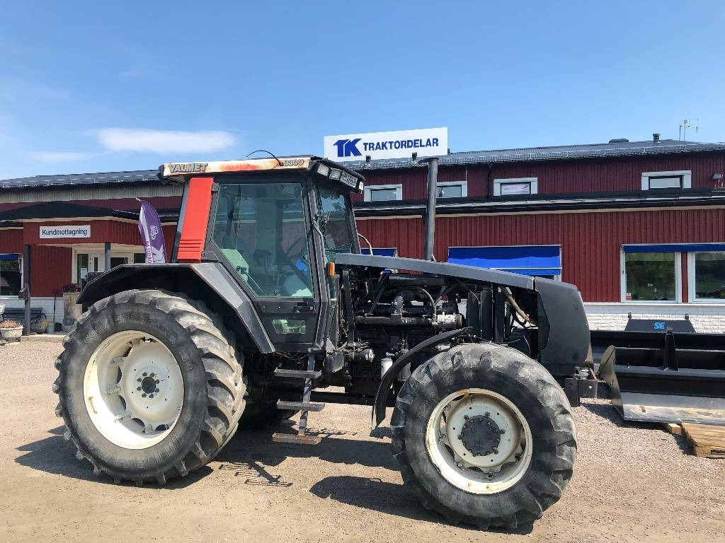 Valtra Valmet 8300 dismantled for spare parts - Farm tractor: picture 1 Valtra Valmet 8300 dismantled for spare parts - Farm tractor: picture 1