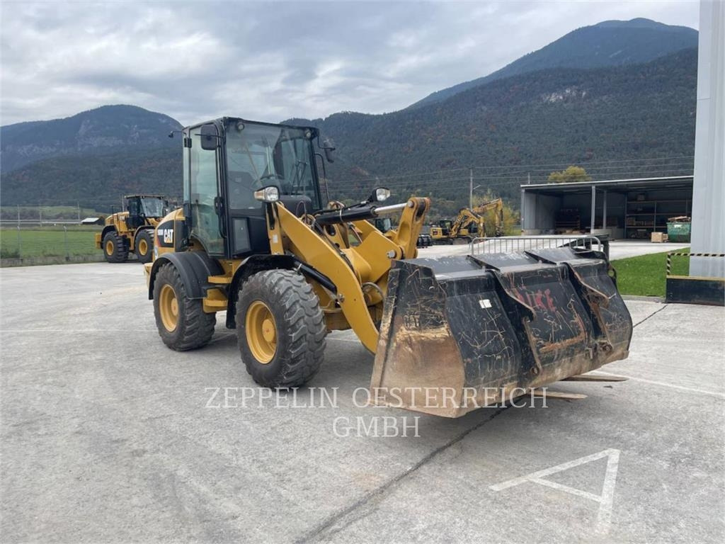 CAT 908M - Wheel loader: picture 1 CAT 908M - Wheel loader: picture 1
