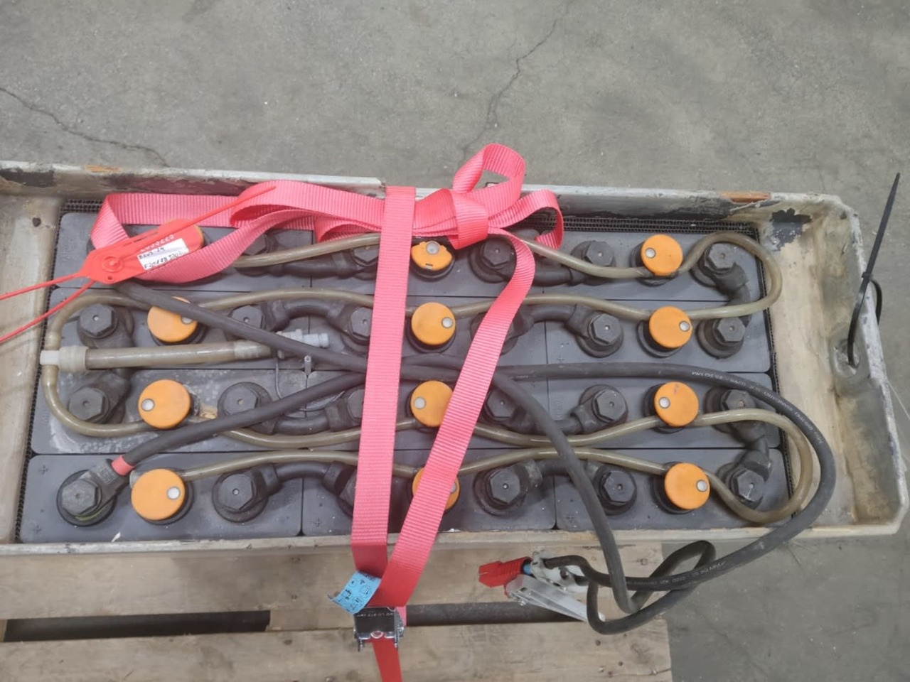 AVB Battery 24V 465Ah - Battery for Material handling equipment: picture 4 AVB Battery 24V 465Ah - Battery for Material handling equipment: picture 4