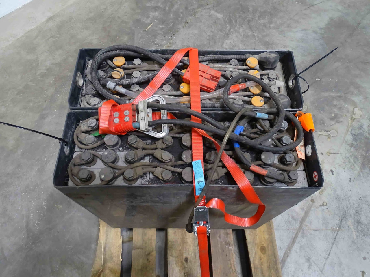 Battery Package - 2 Pcs. - Battery for Material handling equipment: picture 4 Battery Package - 2 Pcs. - Battery for Material handling equipment: picture 4