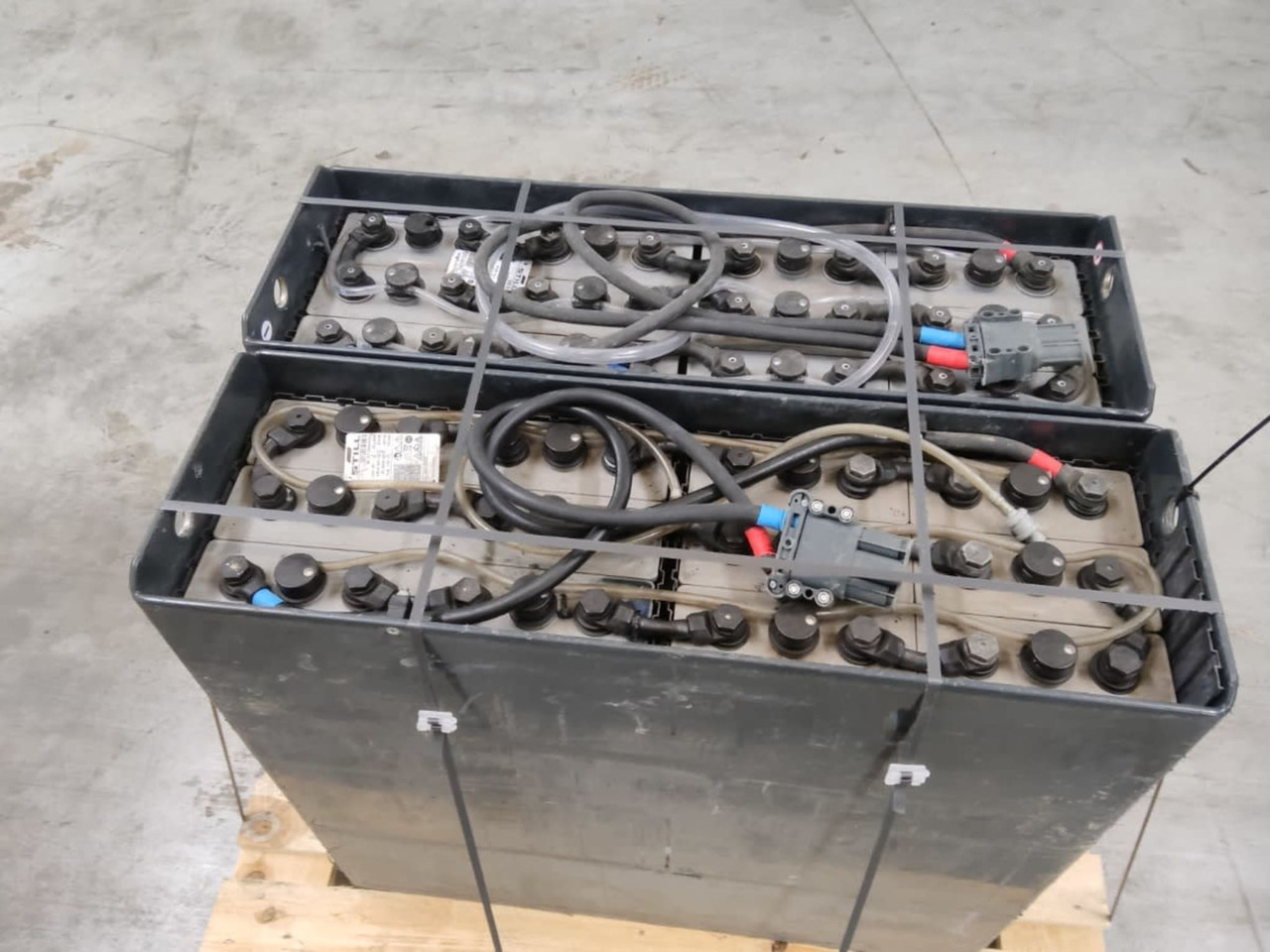 Battery Package - 2 Pcs. - Battery for Material handling equipment: picture 4 Battery Package - 2 Pcs. - Battery for Material handling equipment: picture 4