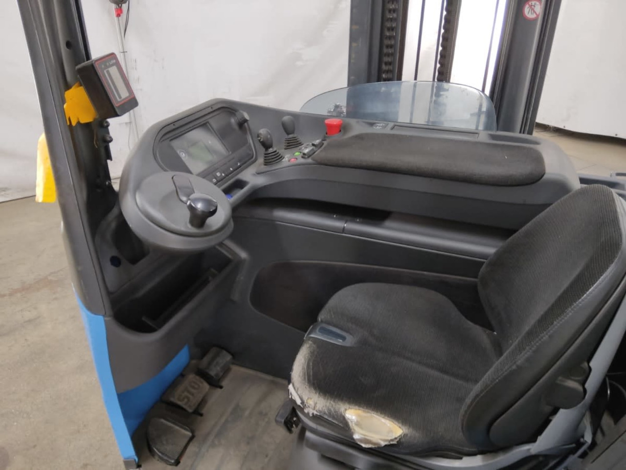 Linde R16HD - Reach truck: picture 3 Linde R16HD - Reach truck: picture 3