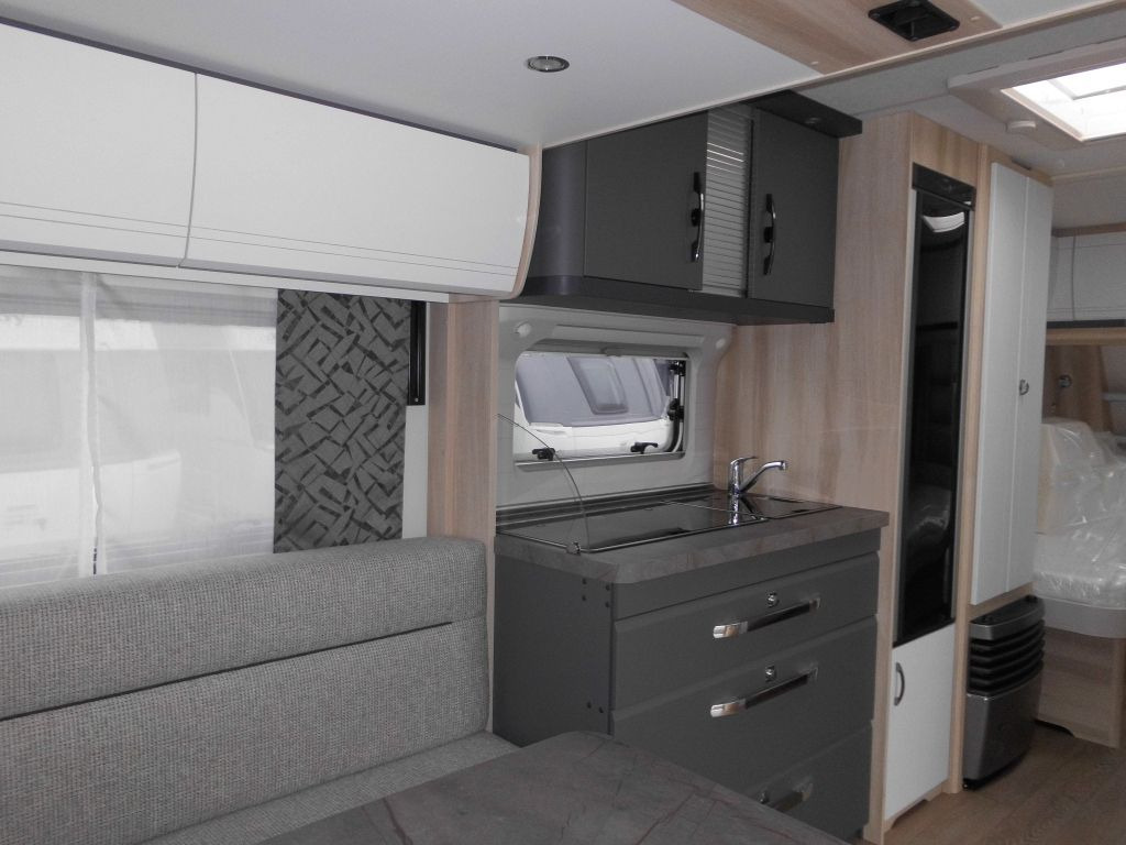 New Caravan Hobby De Luxe 515 UHL 2025 2000kg. AUTARK AMBIENTE Hobby De Luxe 515 UHL mit Extras, Lagerabverkauf!: picture 10