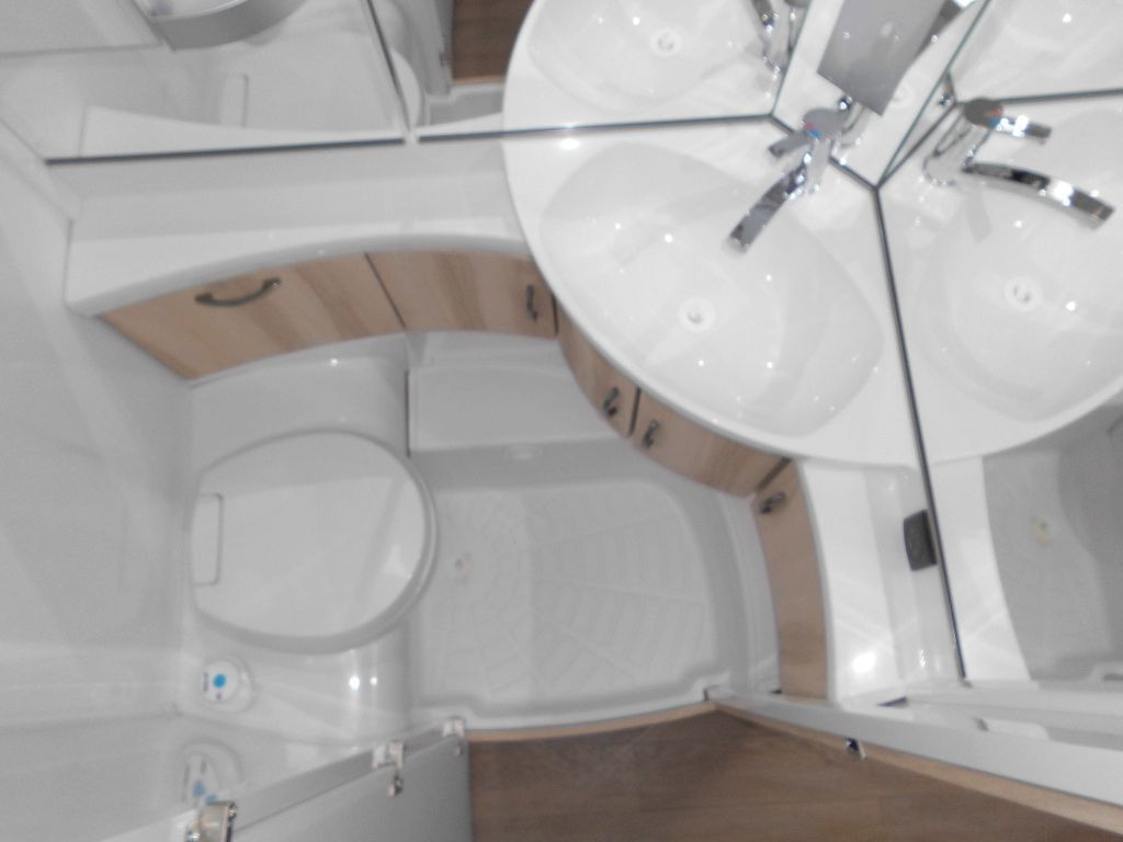New Caravan Hobby De Luxe 515 UHL 2025 2000kg. AUTARK AMBIENTE Hobby De Luxe 515 UHL mit Extras, Lagerabverkauf!: picture 15