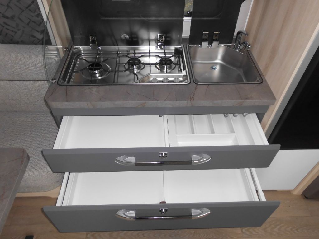 New Caravan Hobby De Luxe 515 UHL 2025 2000kg. AUTARK AMBIENTE Hobby De Luxe 515 UHL mit Extras, Lagerabverkauf!: picture 9