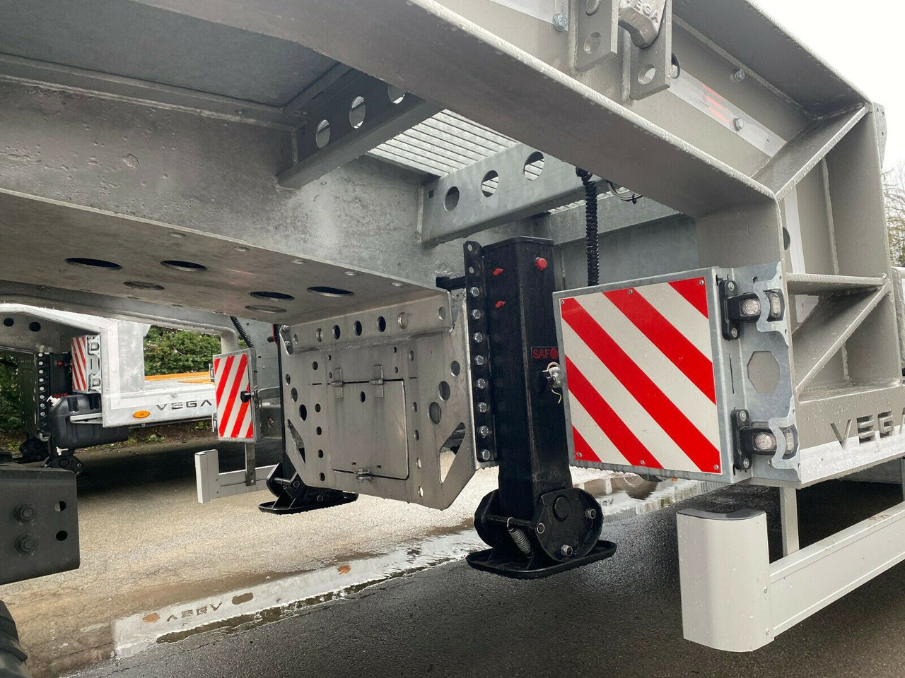 Low loader semi-trailer VEGA Verzinkt+LIFT+LENKACHSE+LED: picture 10 Low loader semi-trailer VEGA Verzinkt+LIFT+LENKACHSE+LED: picture 10