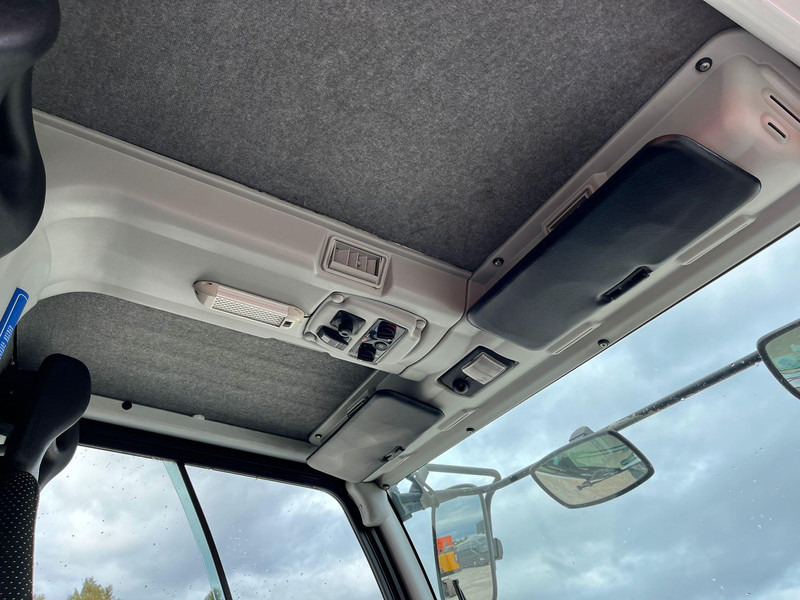 Road sweeper Dulevo 2000 SKY FIRST REGISTRATION 09.2015: picture 20