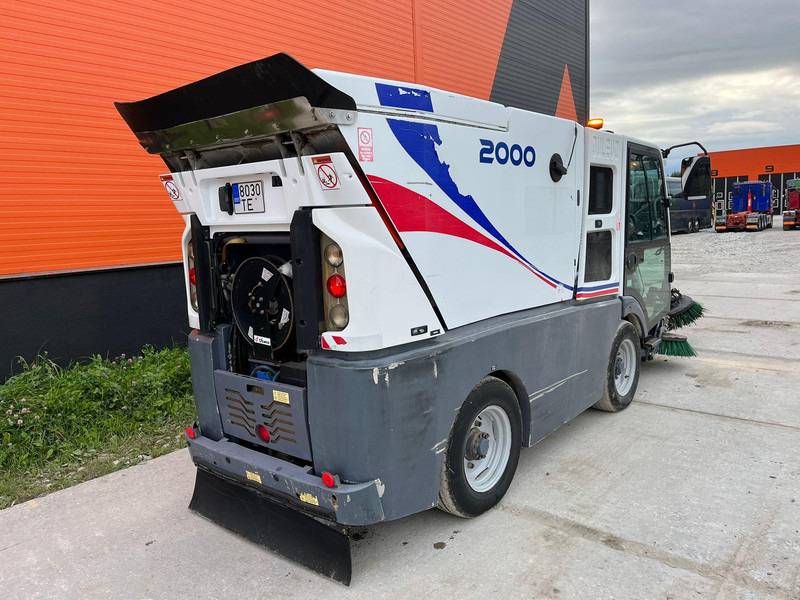Road sweeper Dulevo 2000 SKY FIRST REGISTRATION 09.2015: picture 6