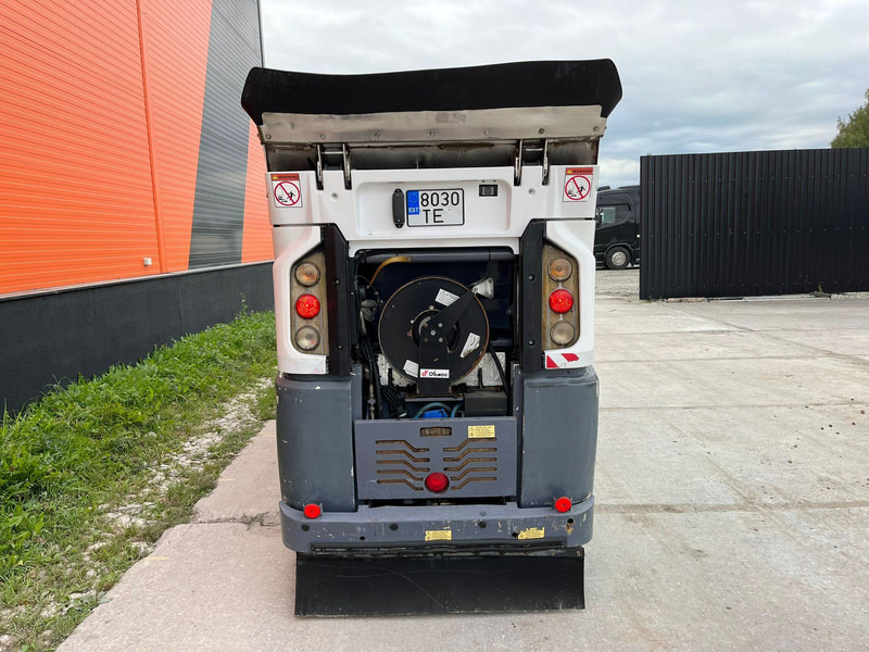 Road sweeper Dulevo 2000 SKY FIRST REGISTRATION 09.2015: picture 7
