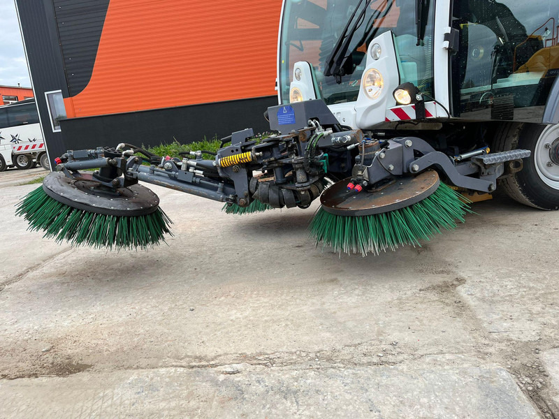 Road sweeper Dulevo 2000 SKY FIRST REGISTRATION 09.2015: picture 12