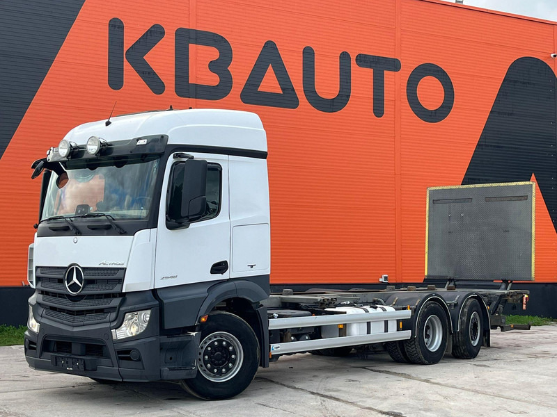 Mercedes-Benz Actros 2548 6x2*4 RETARDER / CHASSIS L= 7870 mm - Container transporter/ Swap body truck: picture 1 Mercedes-Benz Actros 2548 6x2*4 RETARDER / CHASSIS L= 7870 mm - Container transporter/ Swap body truck: picture 1