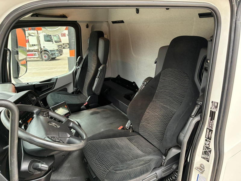 Refrigerator truck Mercedes-Benz Antos 1935 4x2 CARRIER SUPRA 1250 Mt / BOX L=8674 mm: picture 18