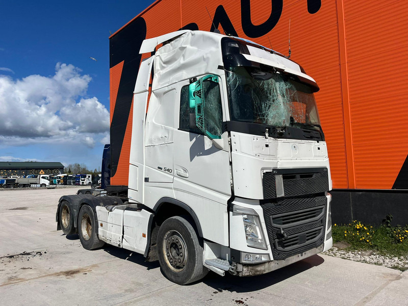 Volvo FH 540 DAMAGED ! / GLOBE XL / HYDRAULICS / DOUBLE BOGIE - Tractor unit: picture 4 Volvo FH 540 DAMAGED ! / GLOBE XL / HYDRAULICS / DOUBLE BOGIE - Tractor unit: picture 4