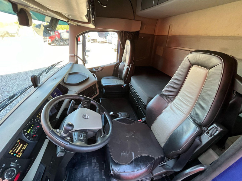 Cab chassis truck Volvo FH 540 8x4/4 FOR SALE AS CHASSIS !: picture 18