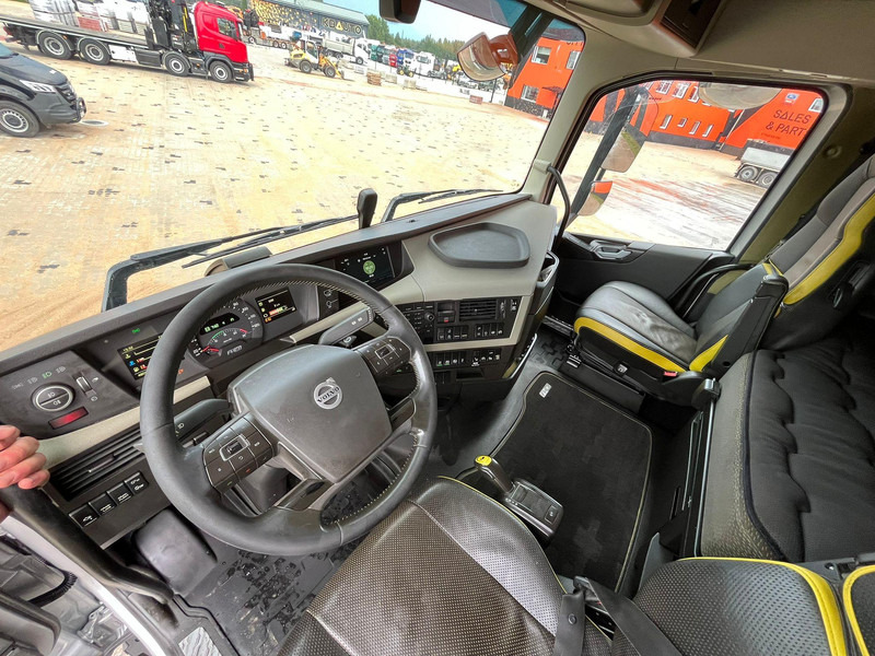Cab chassis truck Volvo FH 750 6x4 CHASSIS L=6970 / RETARDER / PTO / TANDEM AXLE LIFT: picture 17 Cab chassis truck Volvo FH 750 6x4 CHASSIS L=6970 / RETARDER / PTO / TANDEM AXLE LIFT: picture 17