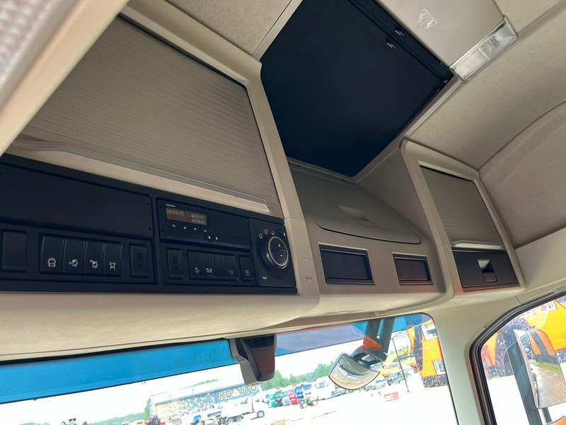 Cab chassis truck Volvo FH 750 6x4 CHASSIS L=6970 / RETARDER / PTO / TANDEM AXLE LIFT: picture 20 Cab chassis truck Volvo FH 750 6x4 CHASSIS L=6970 / RETARDER / PTO / TANDEM AXLE LIFT: picture 20