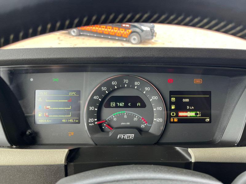 Cab chassis truck Volvo FH 750 6x4 CHASSIS L=6970 / RETARDER / PTO / TANDEM AXLE LIFT: picture 15 Cab chassis truck Volvo FH 750 6x4 CHASSIS L=6970 / RETARDER / PTO / TANDEM AXLE LIFT: picture 15