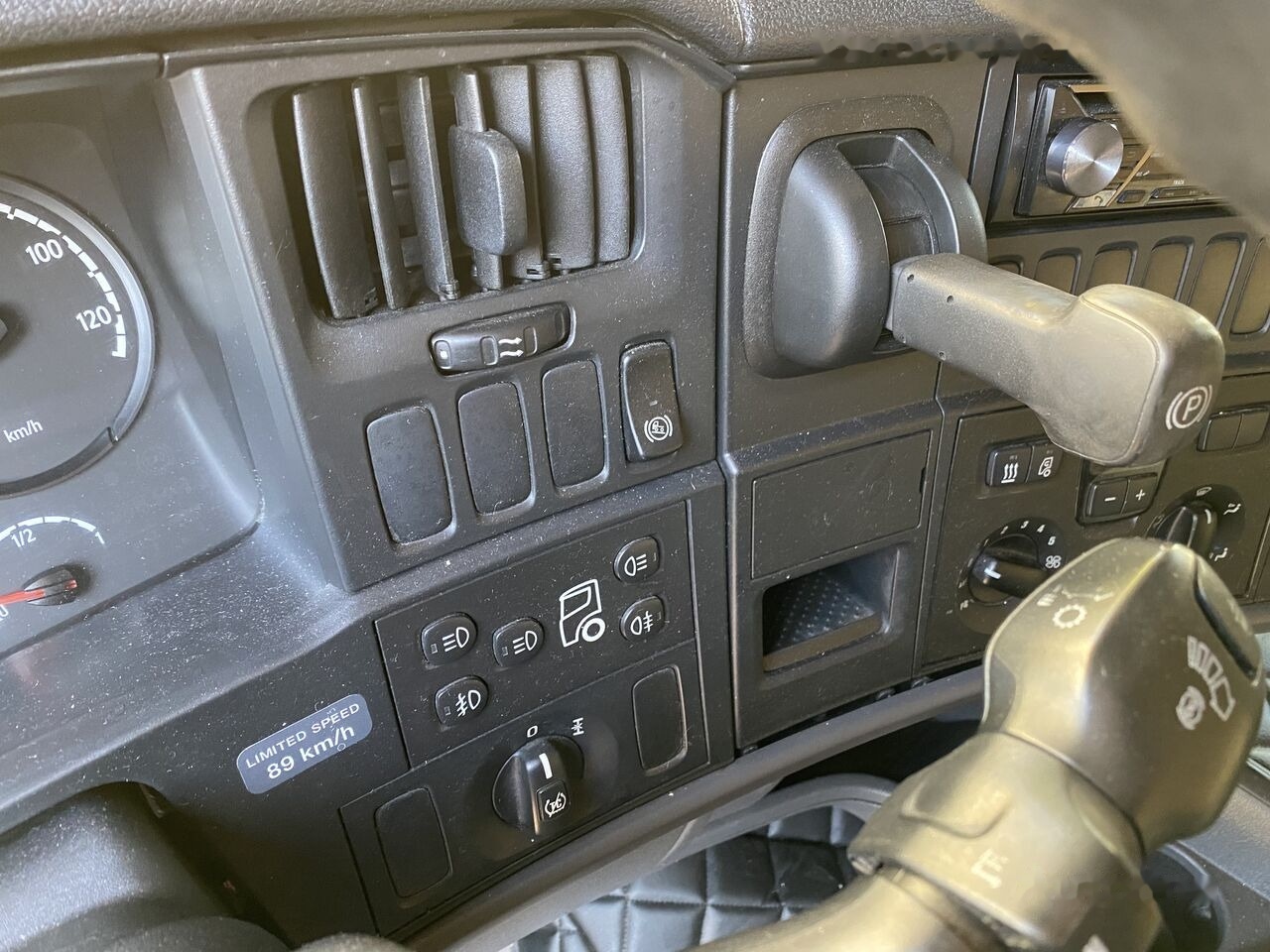 Tractor unit Scania R500: picture 13