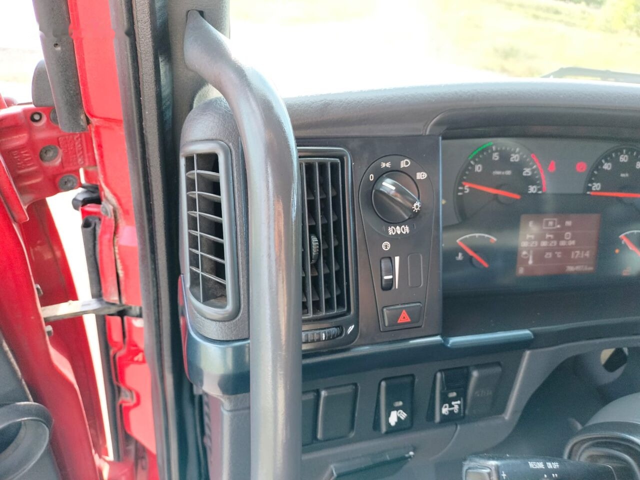 Tractor unit Volvo FH13 500: picture 16