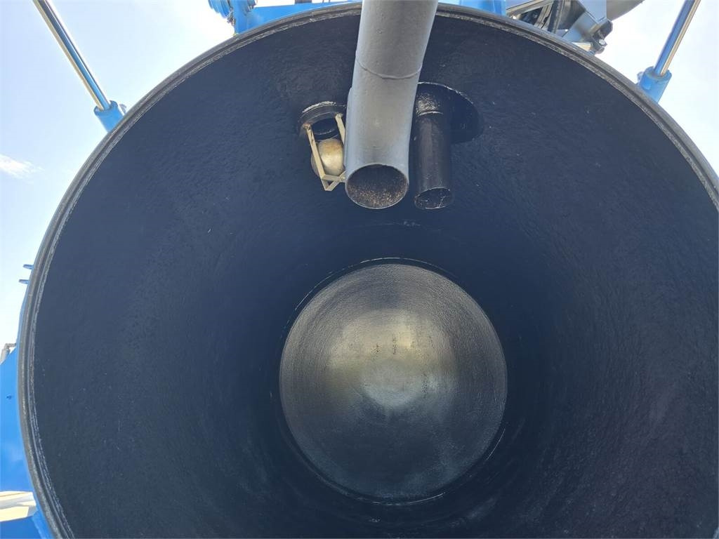 Vacuum truck Renault WUKO RIVARD for collecting liquid waste: picture 30 Vacuum truck Renault WUKO RIVARD for collecting liquid waste: picture 30