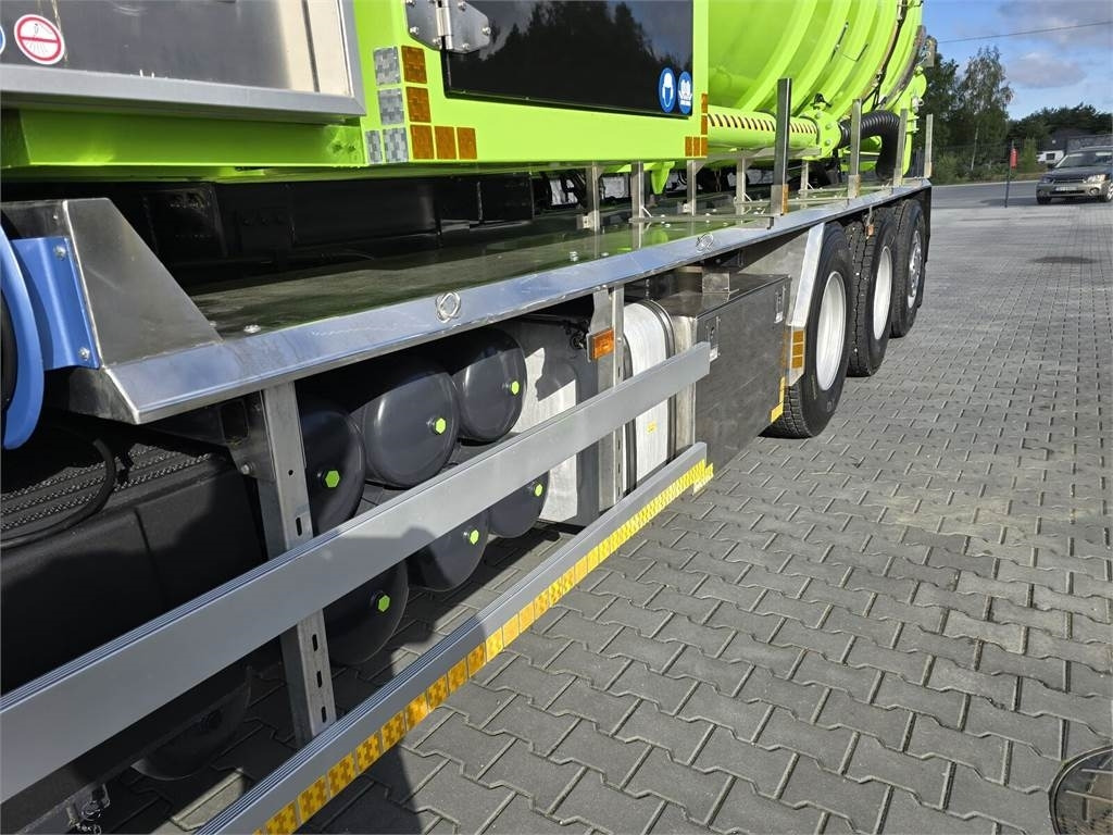 Scania Disab Centurion P210/9 Suction-blowing vacuum load - Vacuum truck: picture 2 Scania Disab Centurion P210/9 Suction-blowing vacuum load - Vacuum truck: picture 2