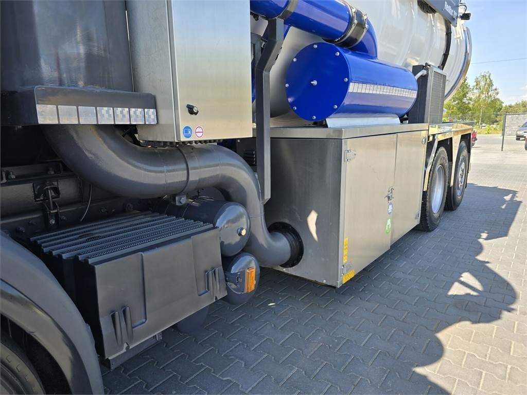 Scania Saugbagger Larsen FlexVac 311 Vacuum suction loade - Vacuum truck: picture 2 Scania Saugbagger Larsen FlexVac 311 Vacuum suction loade - Vacuum truck: picture 2