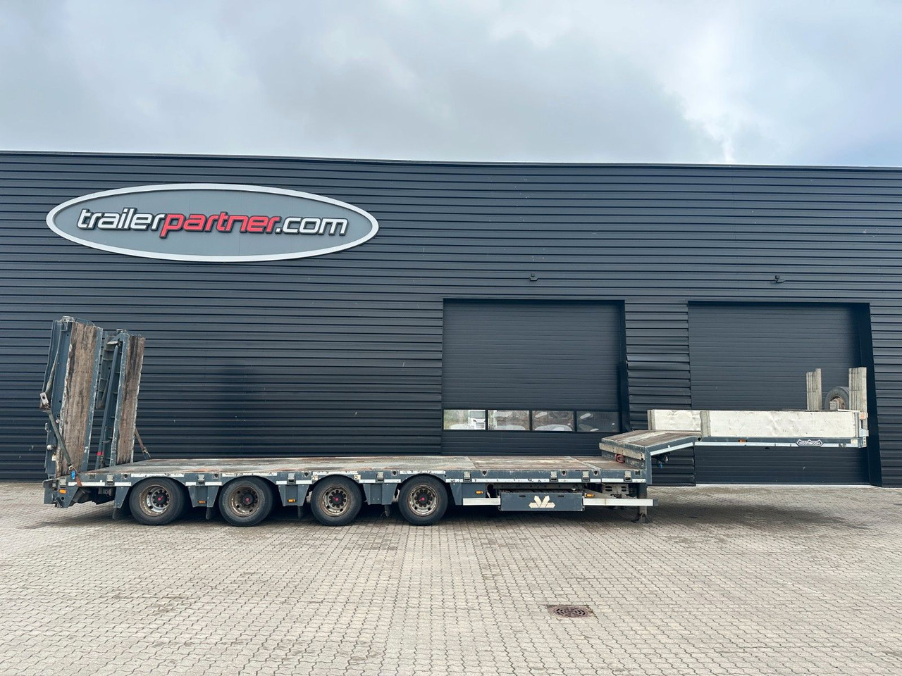 Nooteboom 4 achs Tieflader / Rampen / Ausziehbar - Low loader semi-trailer: picture 1 Nooteboom 4 achs Tieflader / Rampen / Ausziehbar - Low loader semi-trailer: picture 1