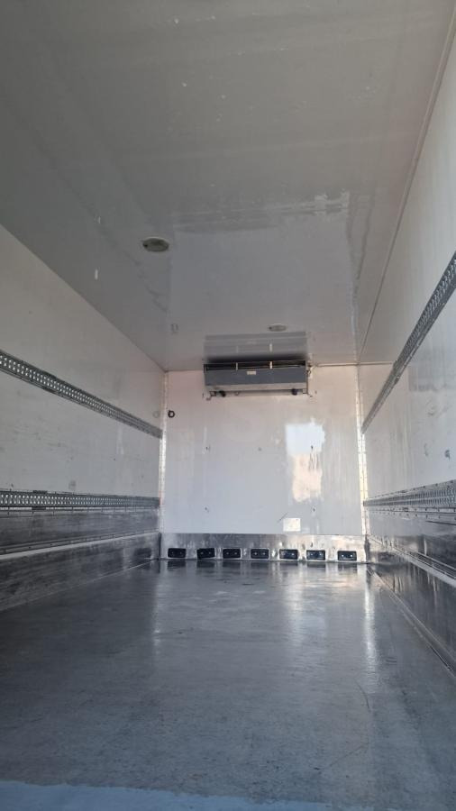 Refrigerator truck Renault Midlum 220 DXI: picture 15