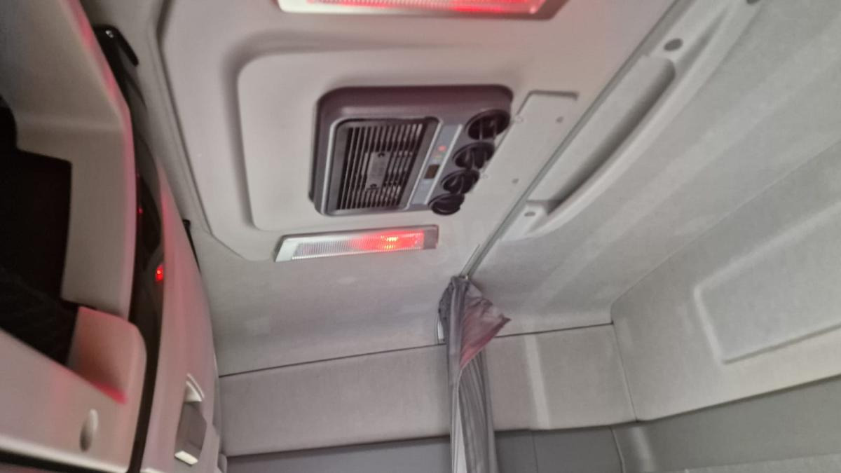 Tractor unit Renault T-Series 480 (Location / Rent): picture 13