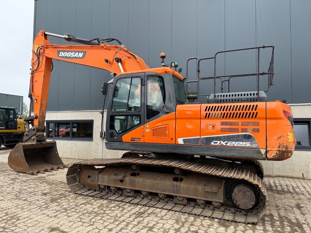 Doosan DX 225 LC-5 - DX225 - DX 255 LC - Crawler excavator: picture 3 Doosan DX 225 LC-5 - DX225 - DX 255 LC - Crawler excavator: picture 3