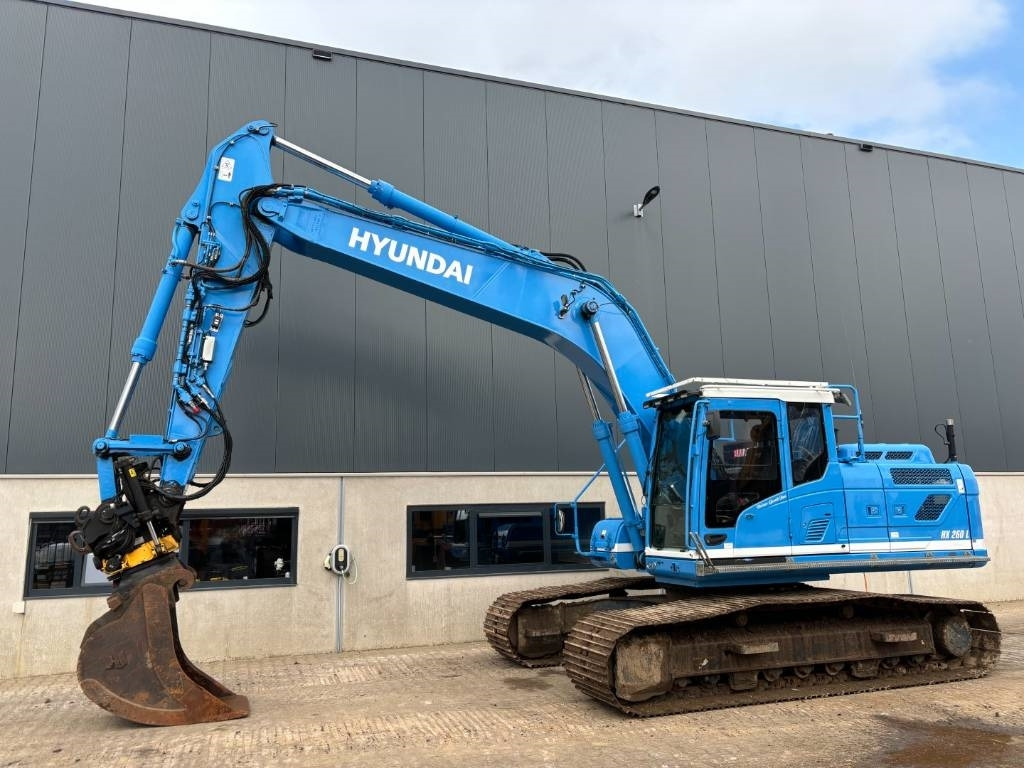 Hyundai HX260L -- Engcon tiltrotator -- Like NEW - Crawler excavator: picture 1 Hyundai HX260L -- Engcon tiltrotator -- Like NEW - Crawler excavator: picture 1