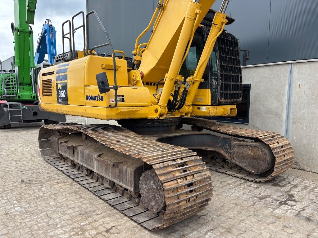 Crawler excavator Komatsu PC 360 LC-10: picture 8
