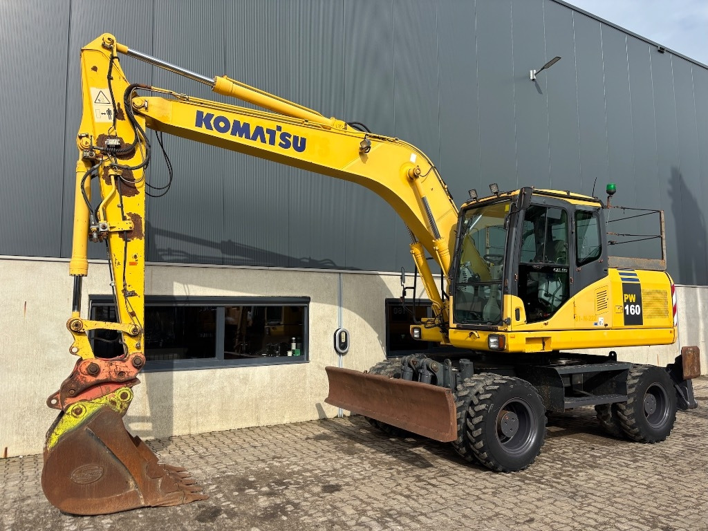 Komatsu PW 160-7 - PW160 - PW 160 - PW 180 - PW 140  - Wheel excavator: picture 1 Komatsu PW 160-7 - PW160 - PW 160 - PW 180 - PW 140  - Wheel excavator: picture 1