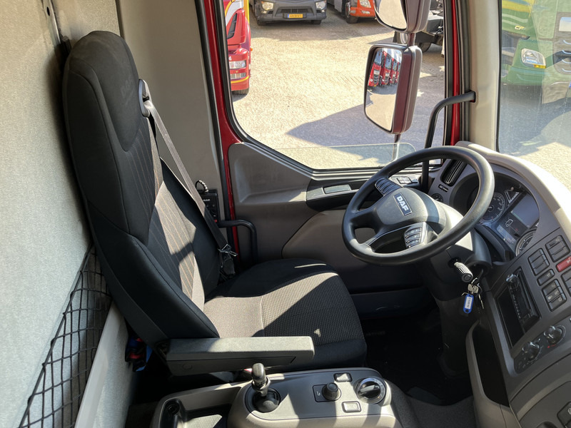 DAF LF 210 FA / 12 Ton / 339 dkm / Box / Loadlift / NL Truck - Box truck: picture 3 DAF LF 210 FA / 12 Ton / 339 dkm / Box / Loadlift / NL Truck - Box truck: picture 3