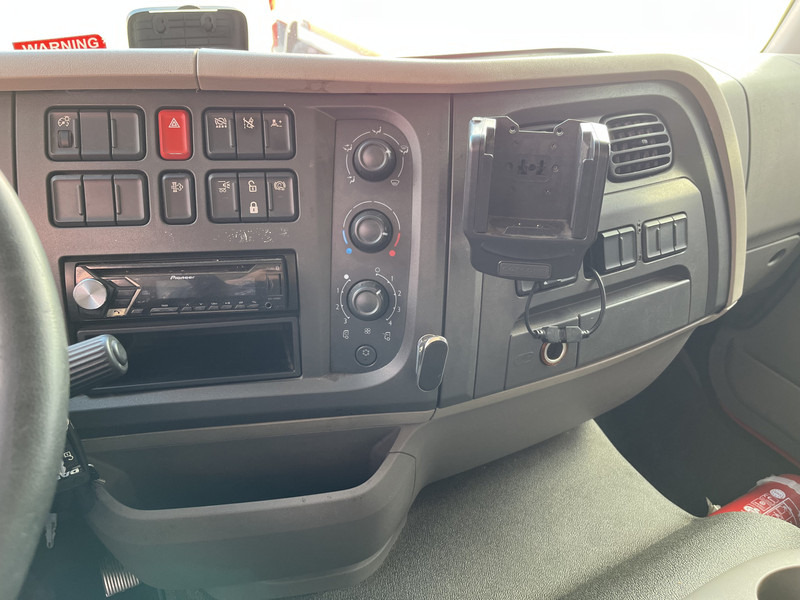 DAF LF 210 FA / 12 Ton / 344 dkm / Koffer / LBW / NL LKW - Box truck: picture 4 DAF LF 210 FA / 12 Ton / 344 dkm / Koffer / LBW / NL LKW - Box truck: picture 4