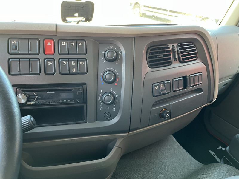 DAF LF 210 FA / 12 Ton / 419 dkm / Koffer / LBW 1500 kg / NL LKW - Box truck: picture 5 DAF LF 210 FA / 12 Ton / 419 dkm / Koffer / LBW 1500 kg / NL LKW - Box truck: picture 5