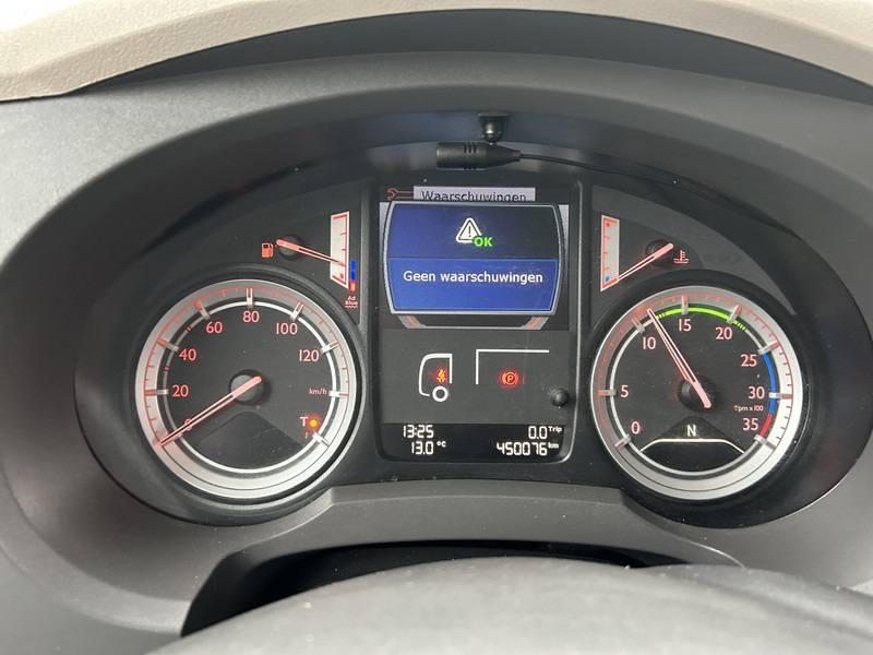 DAF LF 210 FA / 12 Ton / 450 dkm / Tacho V2 / Box / Laadklep / APK TUV 09-26 - Box truck: picture 4 DAF LF 210 FA / 12 Ton / 450 dkm / Tacho V2 / Box / Laadklep / APK TUV 09-26 - Box truck: picture 4