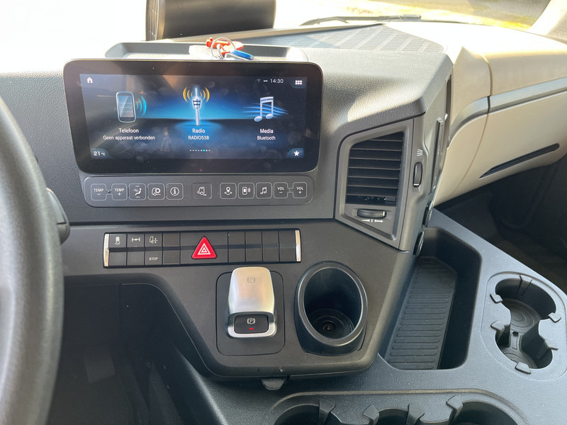 Mercedes-Benz Actros 2124 / 2023 / 18 Ton / Box / Laadklep - Box truck: picture 5 Mercedes-Benz Actros 2124 / 2023 / 18 Ton / Box / Laadklep - Box truck: picture 5