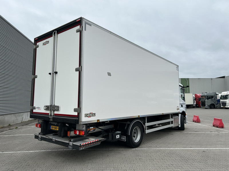 Mercedes-Benz Actros 2124 / Carrier Koeler -30 gr / Cheraeu / Laadklep / APK 11-26 - Refrigerator truck: picture 2 Mercedes-Benz Actros 2124 / Carrier Koeler -30 gr / Cheraeu / Laadklep / APK 11-26 - Refrigerator truck: picture 2