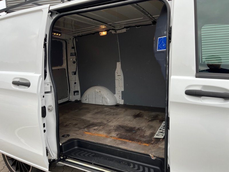Mercedes-Benz Vito 111 CDI Lang / Business Professional Plus / / Imperial / Towbar - Small van: picture 4 Mercedes-Benz Vito 111 CDI Lang / Business Professional Plus / / Imperial / Towbar - Small van: picture 4
