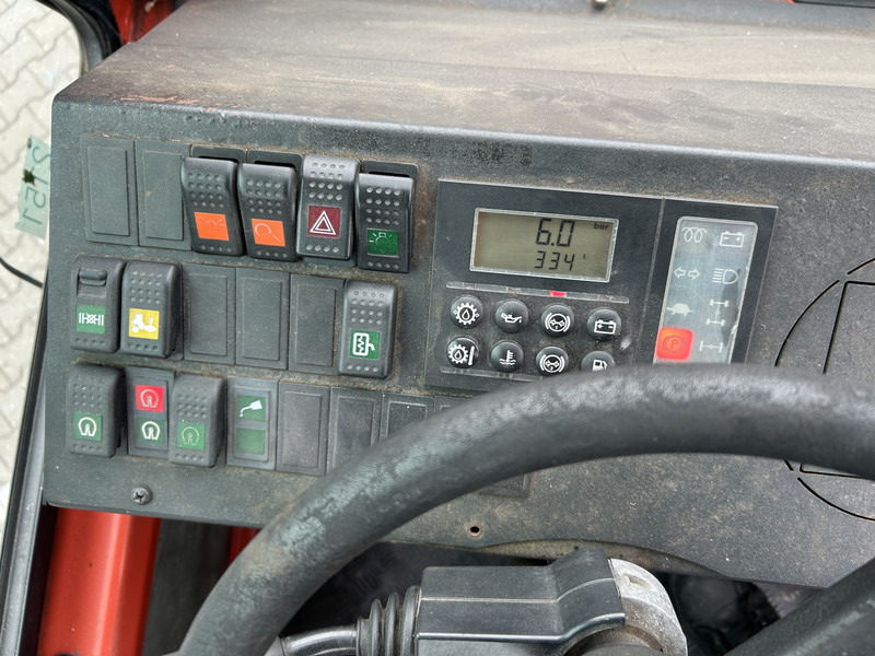 Terberg YT 180 / BDF Umsetzer / Wechselhubwagen / Terminal Truck / Mercedes Motor - Container transporter/ Swap body truck: picture 5 Terberg YT 180 / BDF Umsetzer / Wechselhubwagen / Terminal Truck / Mercedes Motor - Container transporter/ Swap body truck: picture 5