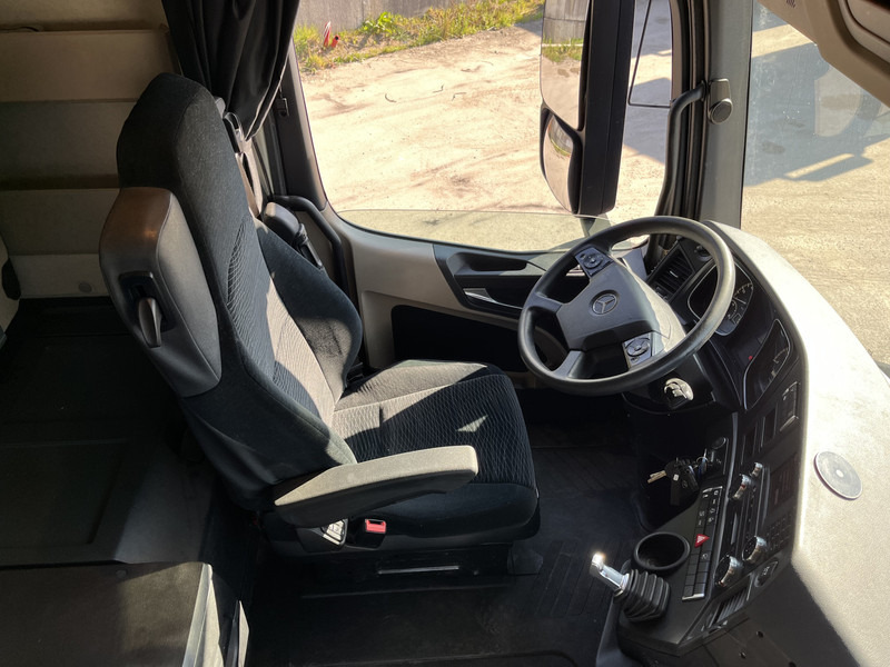Mercedes-Benz Actros 1842 StreamSpace / 939 dkm / 2 Tanks / NL Truck - Tractor unit: picture 3 Mercedes-Benz Actros 1842 StreamSpace / 939 dkm / 2 Tanks / NL Truck - Tractor unit: picture 3